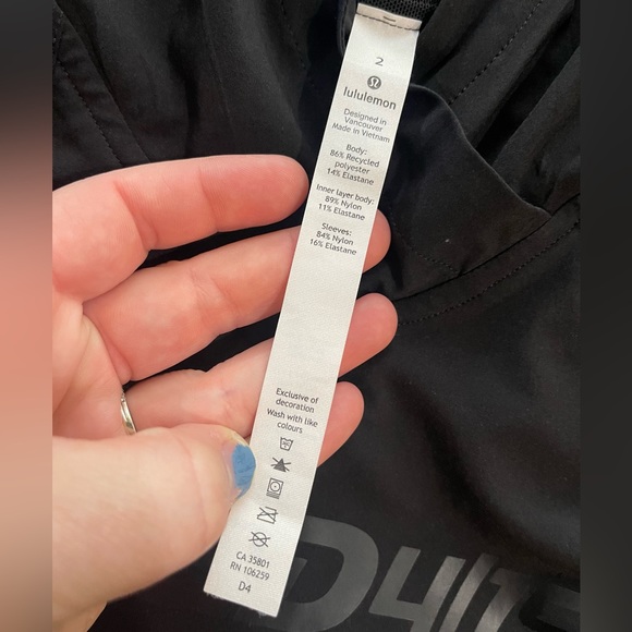 Lululemon cropped pullover w/hood SHRED415 logo Sz 2 - Picture 2 of 4